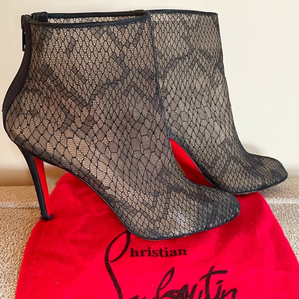 CHRISTIAN LOUBOUTIN ‘Paola’ Booties ⚡️